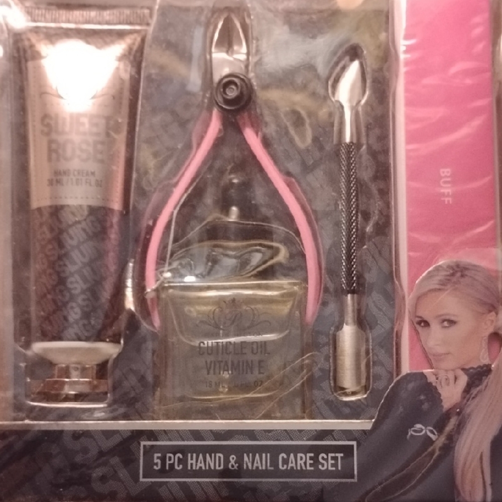 Paris Hilton Set